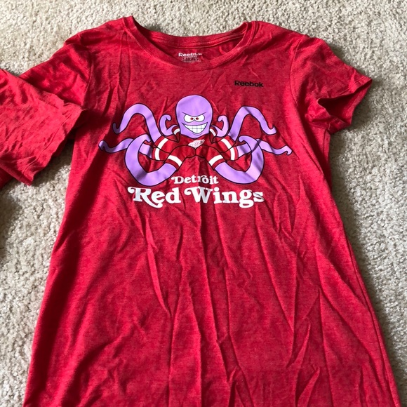 Two Reebok red wings shirts - Picture 2 of 3